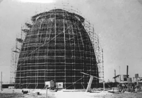Topping-out ceremony at the Munich research reactor, 1957. © TUM