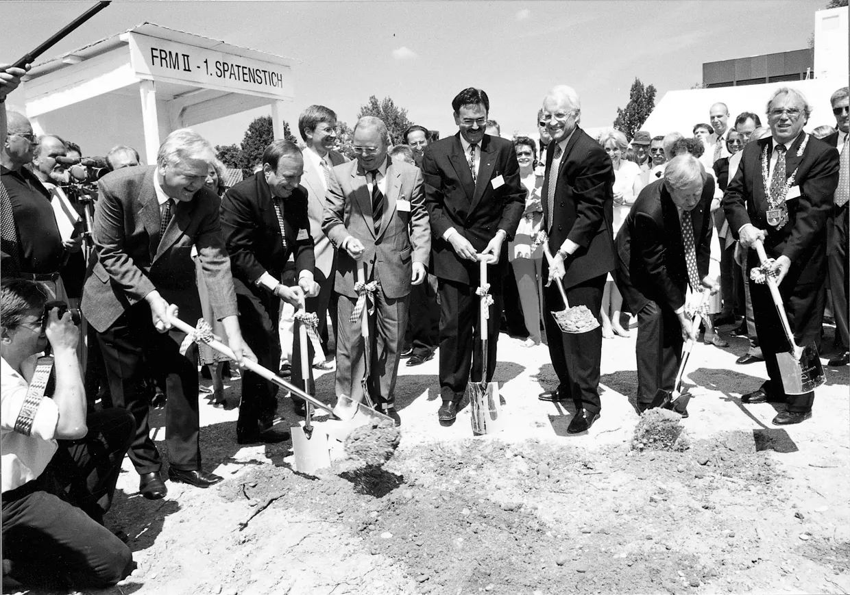 Groundbreaking ceremony for the FRM II, August 1996 © TUM