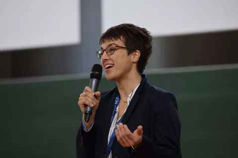 „Es ist jetzt wichtig, in neue Infrastruktur zu investieren“, forderte Mirijam Zobel bei der Europäischen Neutronenstreu-Konferenz ECNS 2023 in Garching. © Bernhard Ludewig, FRM II / TUM