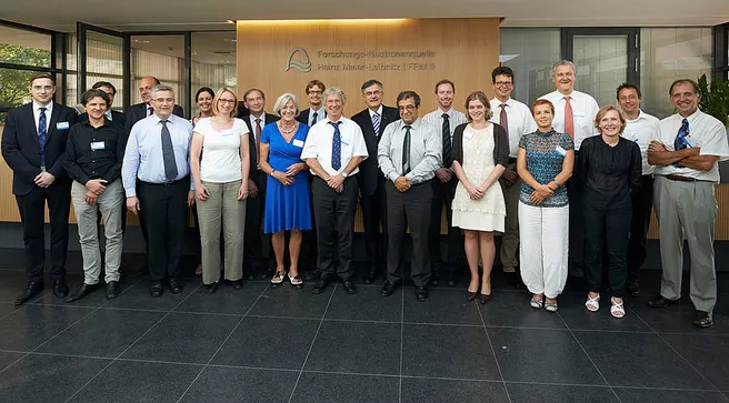 Teilnehmer der Gesprächsrunde (v.l.n.r.): Prof. T. Hartmann (TUM), Prof. U. Heiz (TUM), A. Honsdorf (Bayerisch-Französisches Hochschulzentrum), C. Doll (LITEN), S. Kern (Deutsche Botschaft in Frankreich), A. Santos-Kühn (TUM), C. Gotterbarm (TUM), J.-C. Perraudin (LITEN), H. Keidel (TUM), H. Hesse (TUM), W. Petry (TUM), Präsident Hermann (TUM), D. Iracane (DRI), C. Wieland (TUM), K. Dumoulin (DRI), P. Müller-Buschbaum (TUM), S. Mailley (LITEN), H.-G. Herzog (TUM), A. Domas (LITEN), M. Lienkamp (TUM) und B. Fillon (LITEN). (Foto: W. Schürmann/TUM)