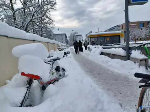 Half a meter of snow awaited the participants in Munich on 4 December. Public transport was almost paralyzed. © Andrea Voit, FRM II / TUM