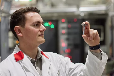 Tobias Hölderle is a doctoral student at TUM and the FRM II and is researching effects that occur in batteries. © Bernhard Ludewig